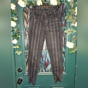 American Eagle Hi-Rise Jegging Crop Jeans Black and Grey Stripped size 10
